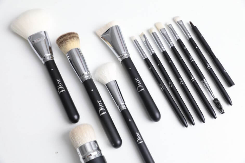 Matériel maquillage professionnel – pinceaux et palettes à l’institut Fée Toi Belle Argelès-sur-Mer